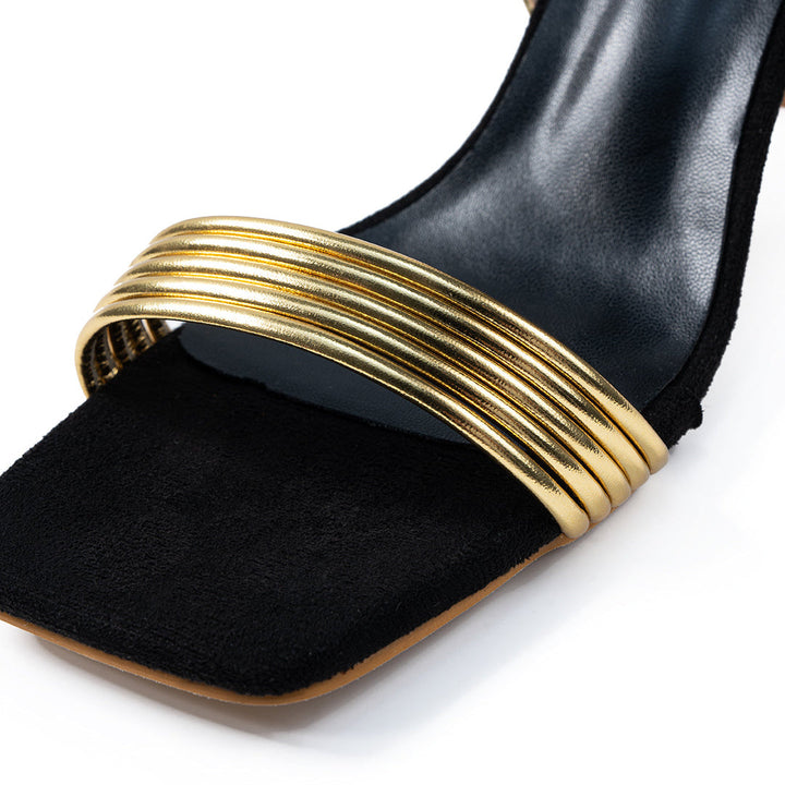 Décolleté con punta quadrata