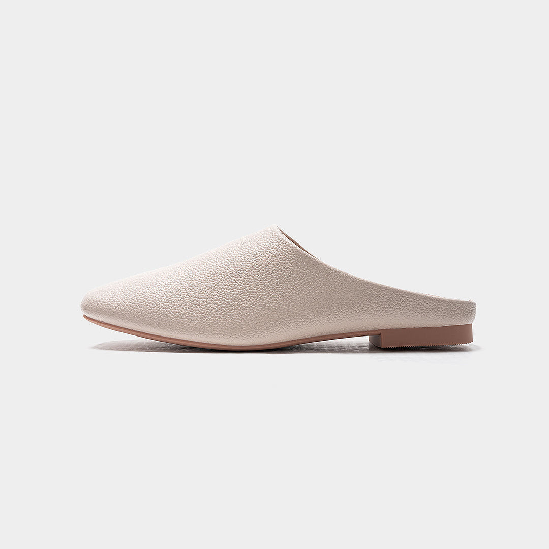 Ballerine con punta quadrata e aspetto liscio