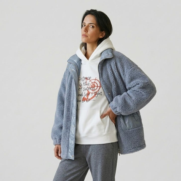 Cappotto teddy oversize in poliestere con chiusura frontale e grandi tasche