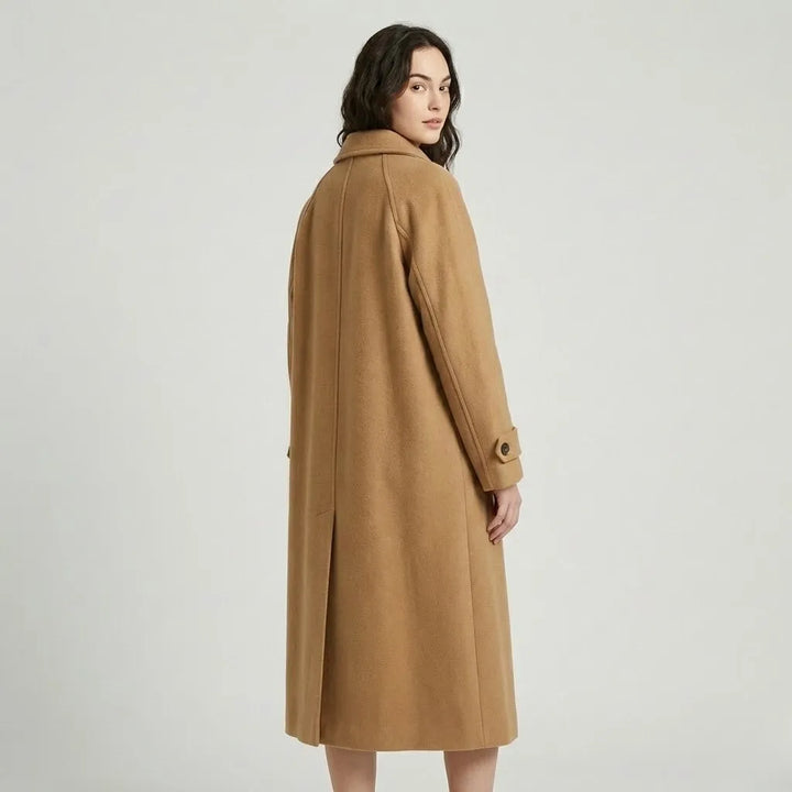 Cappotto lungo strutturato in misto lana con taglio dritto in stile senza tempo