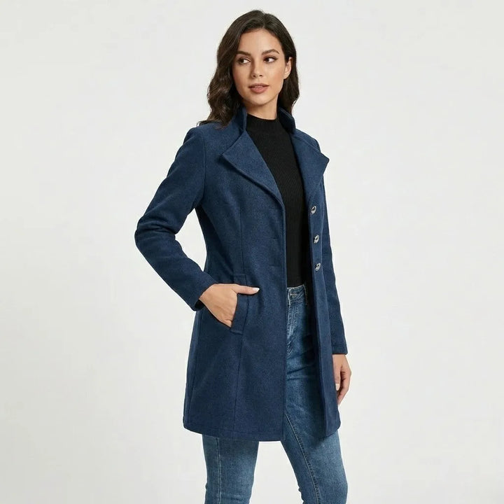 Cappotto strutturato in misto lana con taglio dritto in stile moderno