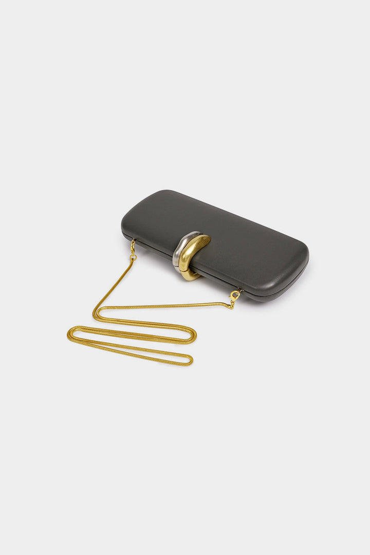 Borsa a tracolla liscia con catena
