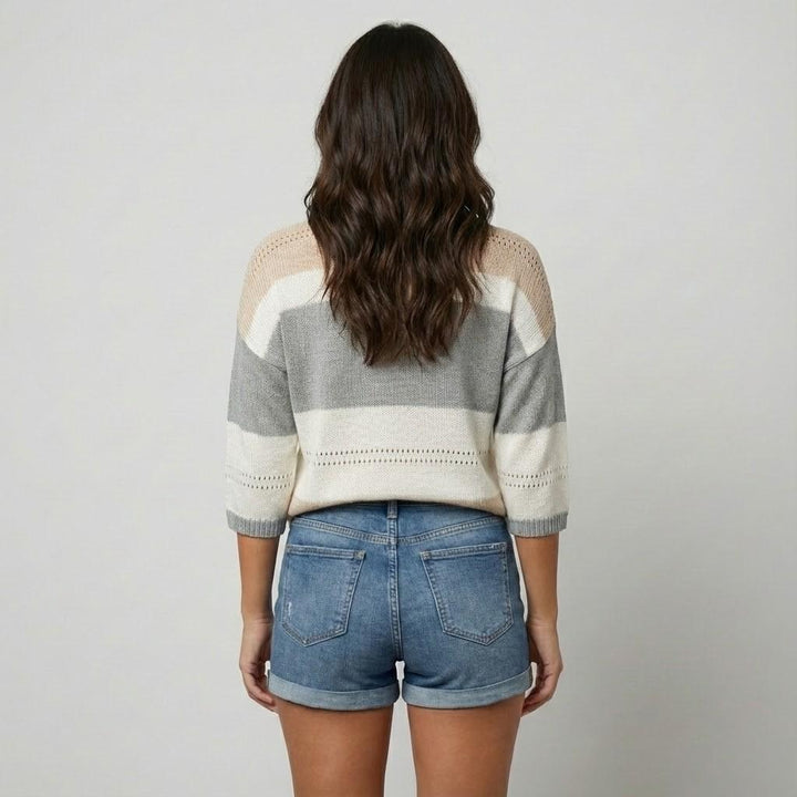 Maglione leggero a righe con scollo a V e maniche corte e ampie