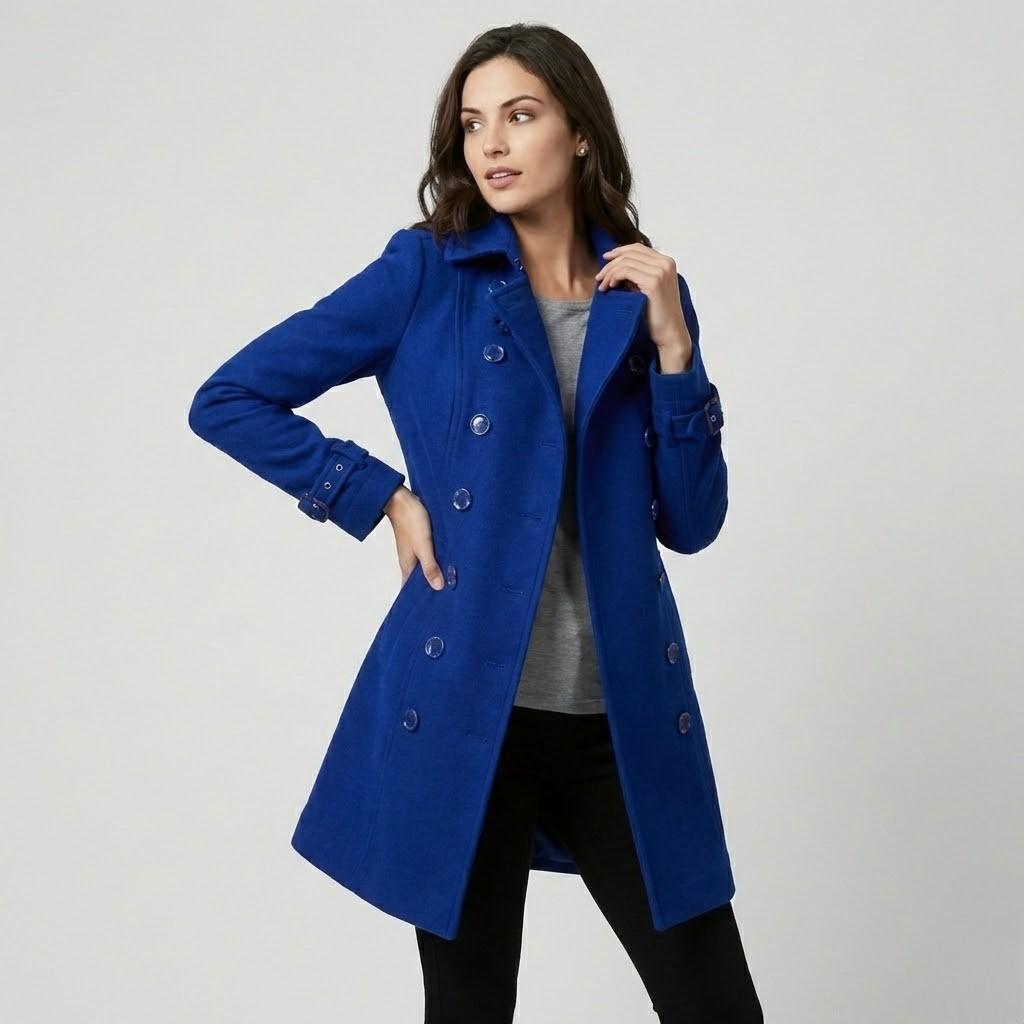 Cappotto strutturato in misto lana con taglio aderente in stile urbano
