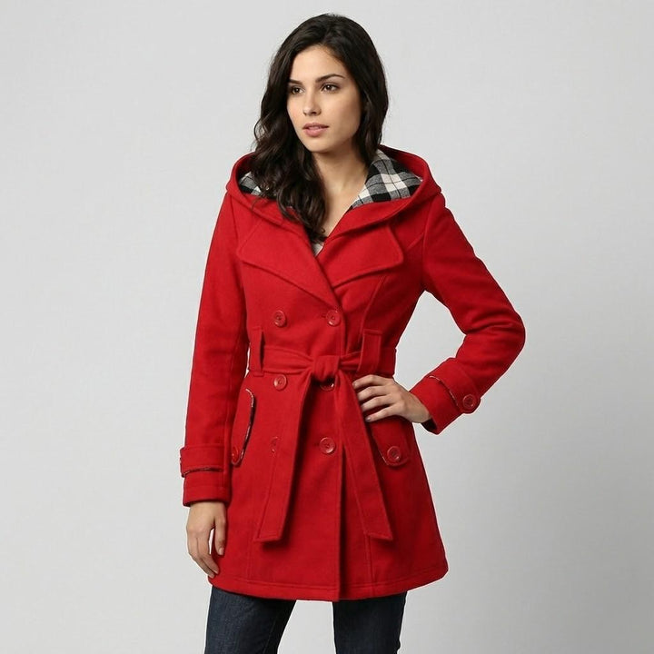 Cappotto strutturato in misto lana con cappuccio e taglio aderente