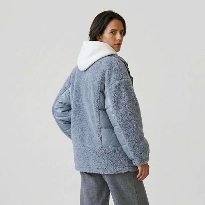 Cappotto teddy oversize in poliestere con chiusura frontale e grandi tasche