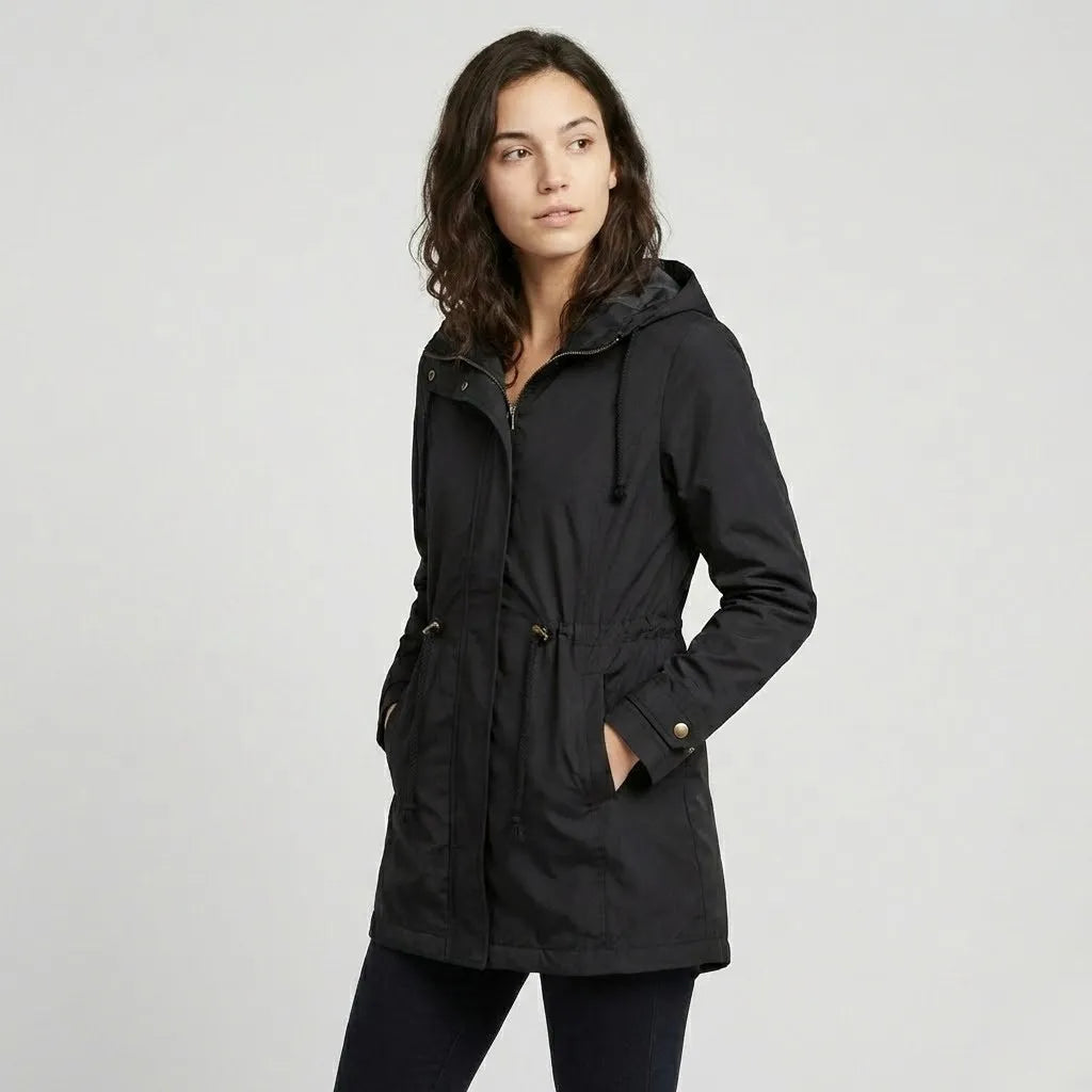 Parka lunga in cotone tecnico con cappuccio e vestibilità aderente