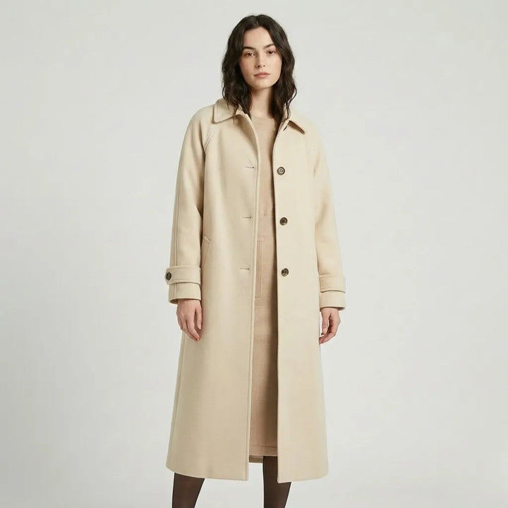 Cappotto lungo strutturato in misto lana con taglio dritto in stile senza tempo