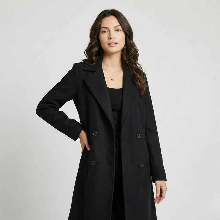 Cappotto doppiopetto in misto lana fine con taglio strutturato