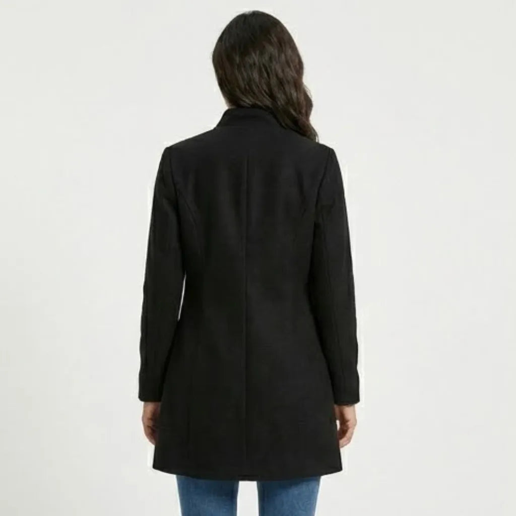 Cappotto strutturato in misto lana con taglio dritto in stile moderno