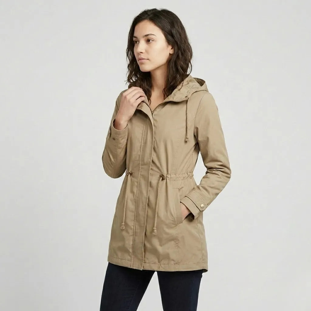 Parka lunga in cotone tecnico con cappuccio e vestibilità aderente