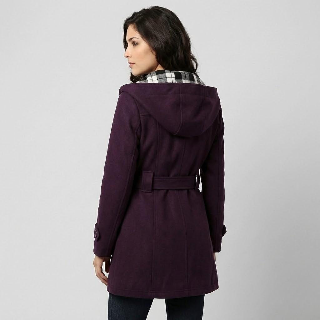 Cappotto strutturato in misto lana con cappuccio e taglio aderente