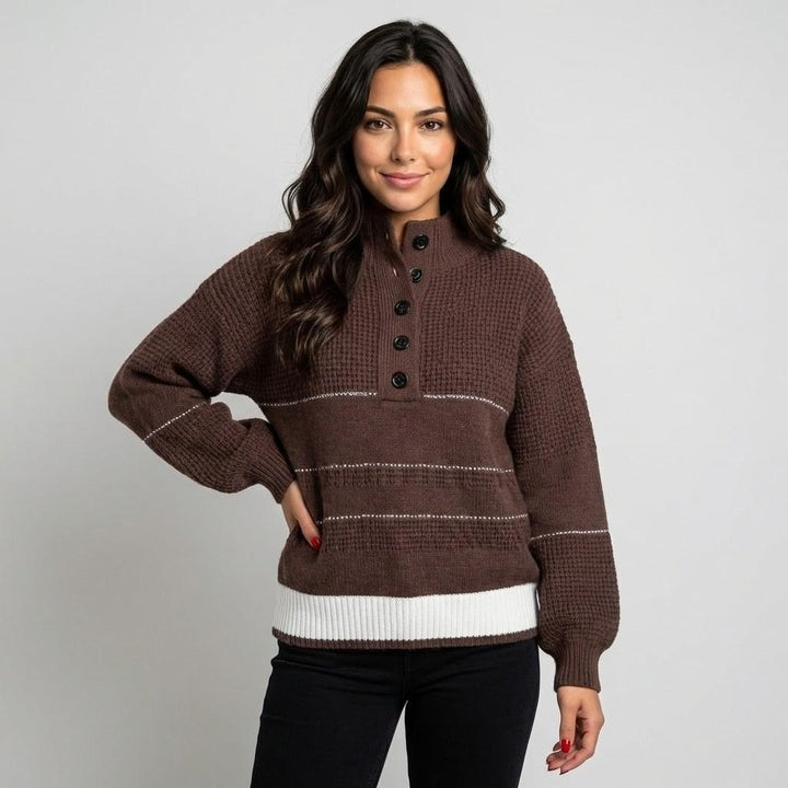 Maglione lavorato a maglia con colletto e bottoni decorativi
