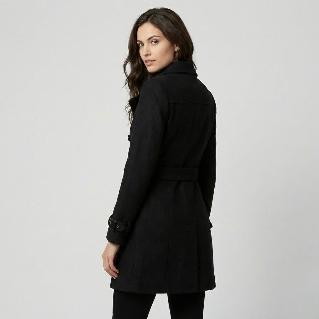 Cappotto strutturato in misto lana con taglio aderente in stile urbano