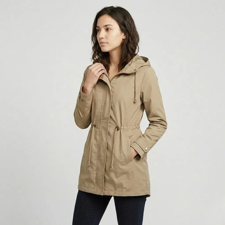 Parka lunga in cotone tecnico con cappuccio e vestibilità aderente