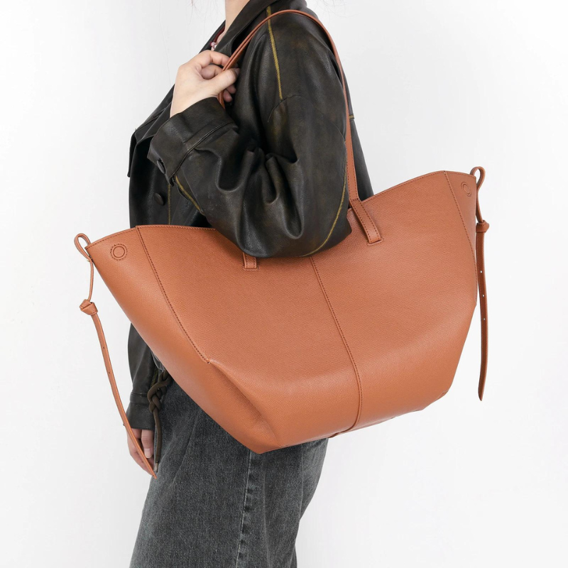 Grande borsa tote con aspetto granuloso