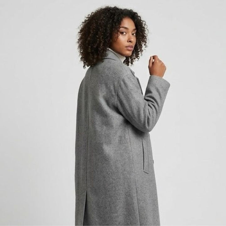 Cappotto lungo ed elegante con revers classici