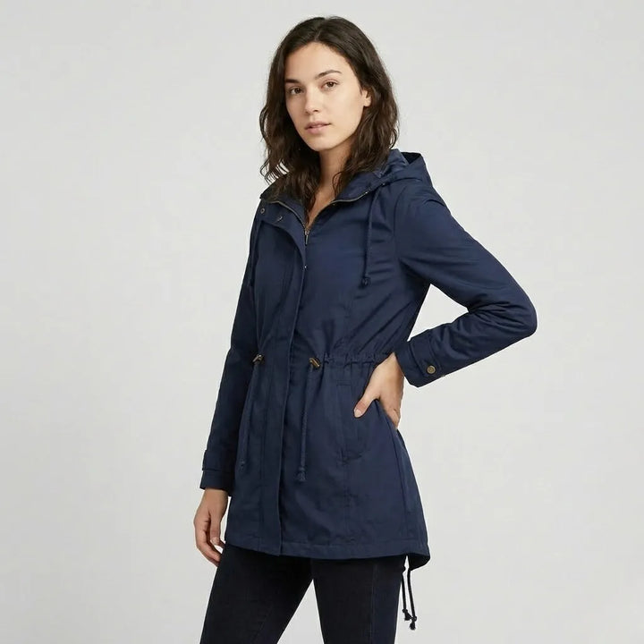 Parka lunga in cotone tecnico con cappuccio e vestibilità aderente