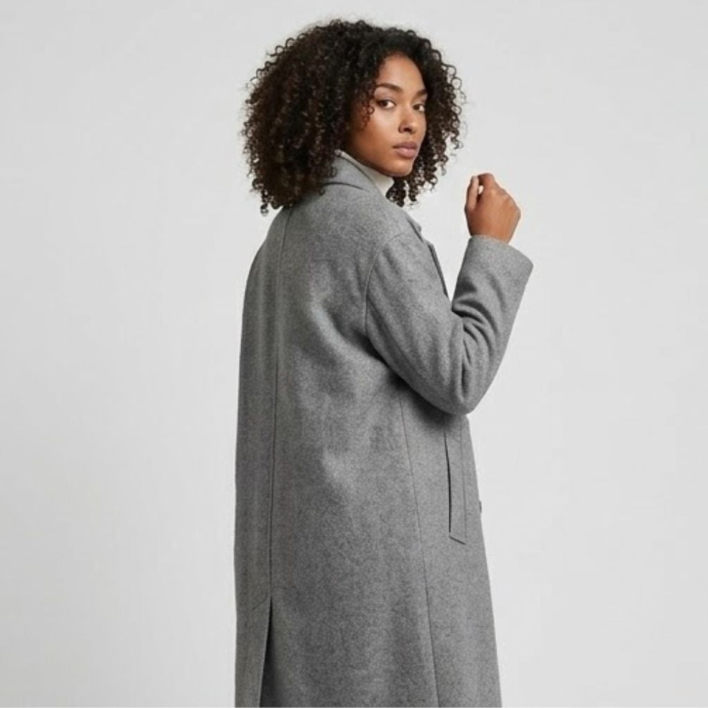 Cappotto lungo ed elegante con rever classici