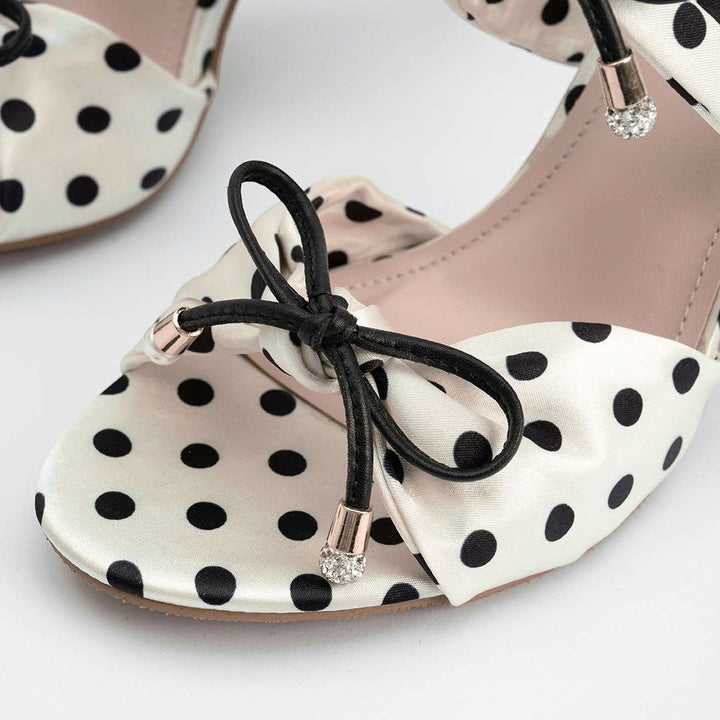 Sandali con pois e fiocco