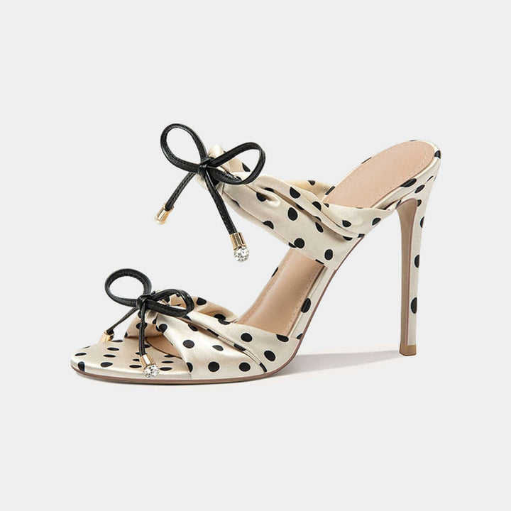 Sandali con pois e fiocco