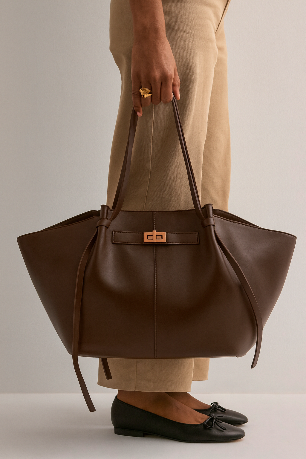 Grande borsa tote con chiusura girevole