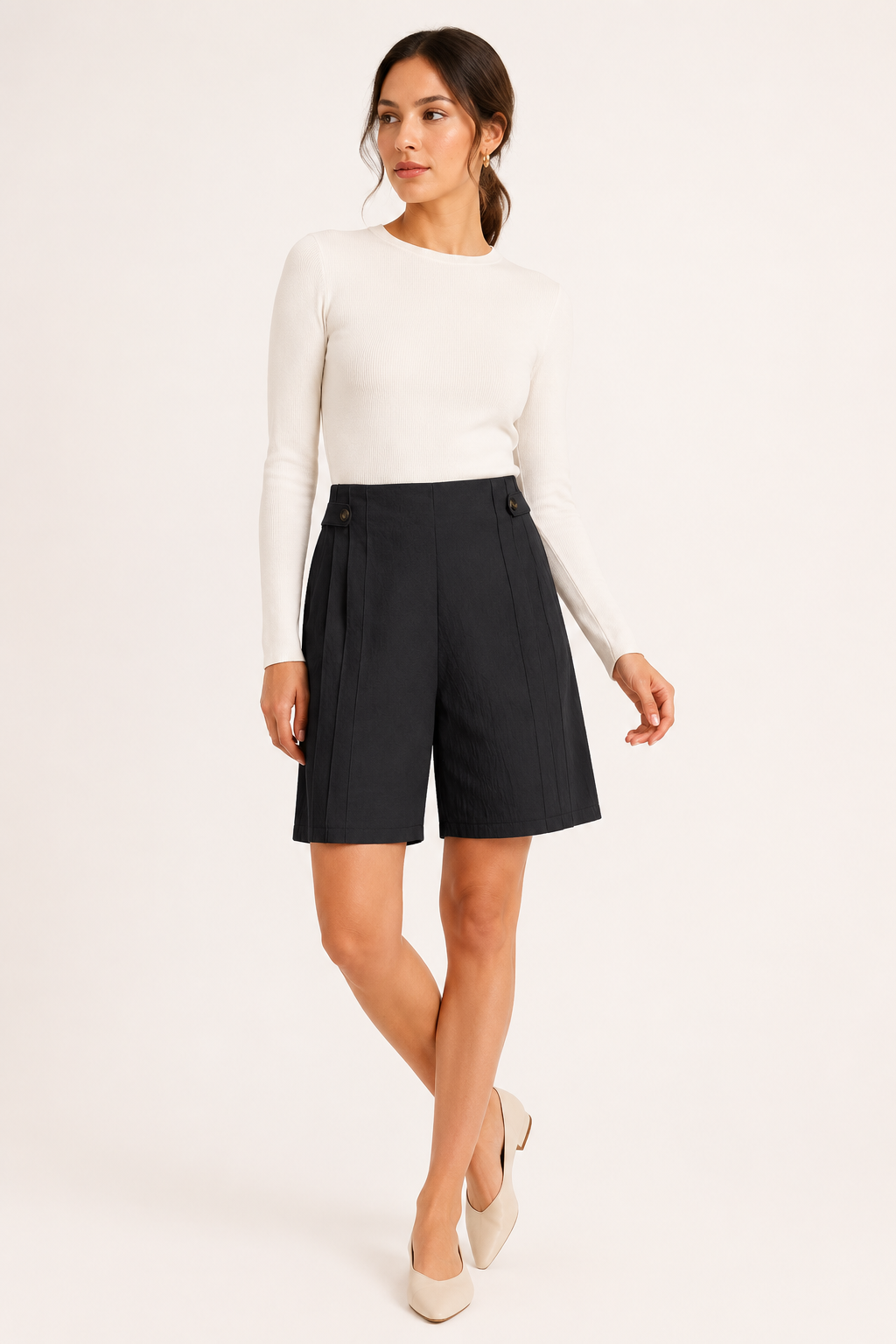 Pantaloni corti con vita alta e bottoni laterali