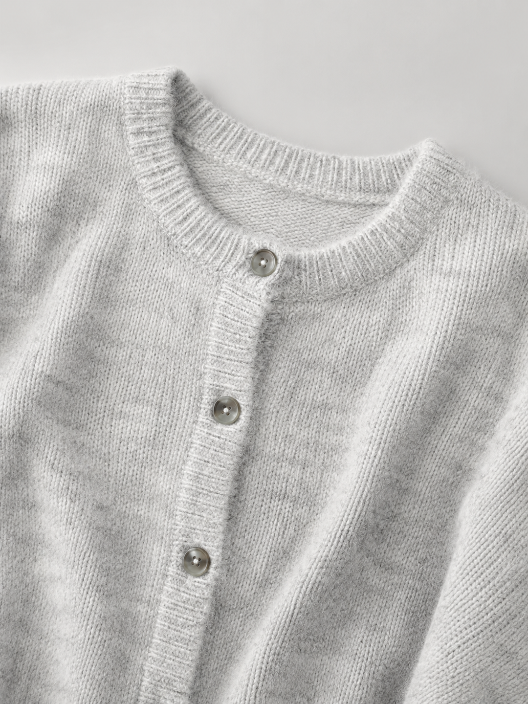 Cardigan lavorato a maglia con scollatura rotonda e bottoni davanti