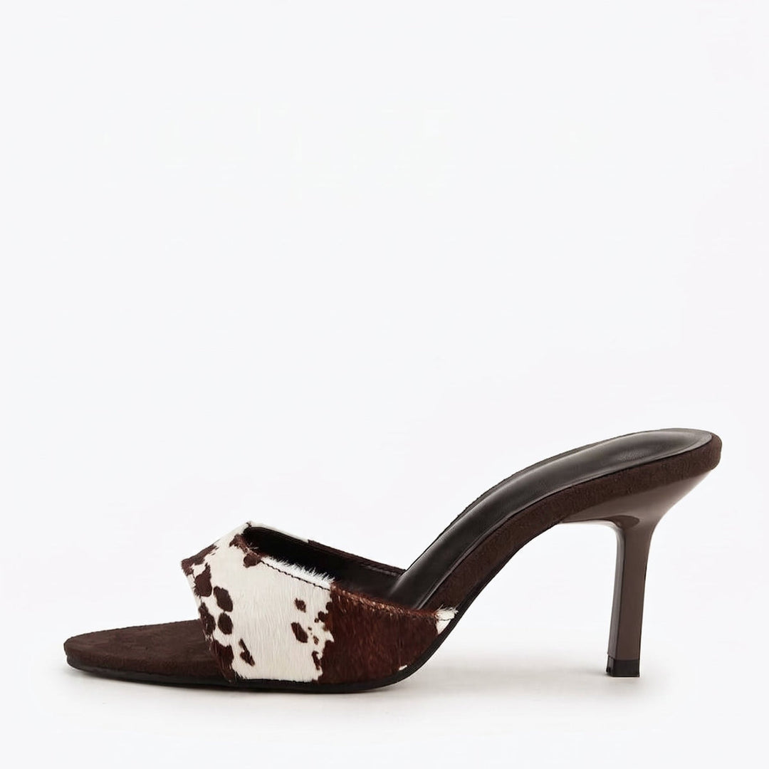 Mule sandali con tacco a spillo e stampa bovina
