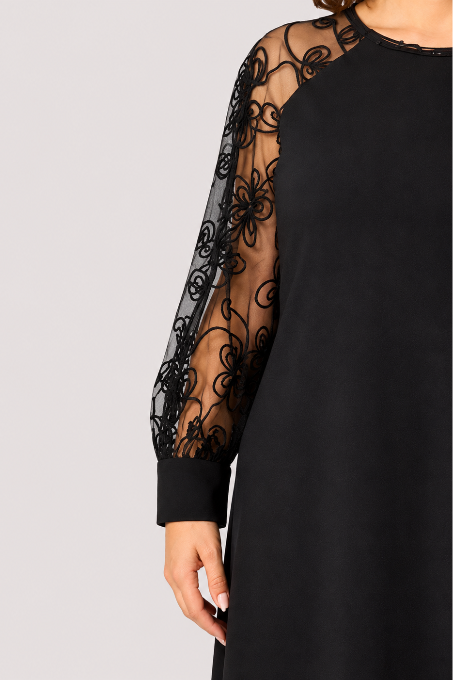 Rastislava | Abito elegante nero con maniche delicate
