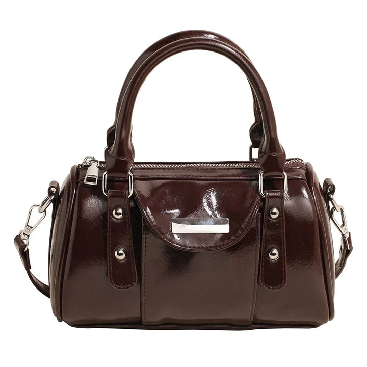 Borsa lucida con aspetto liscio