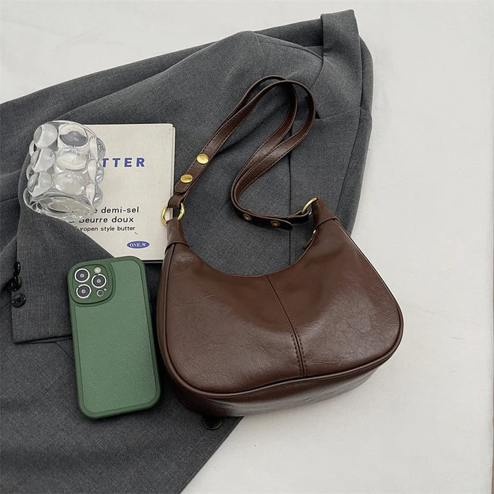 Piccola borsa elegante con un aspetto liscio