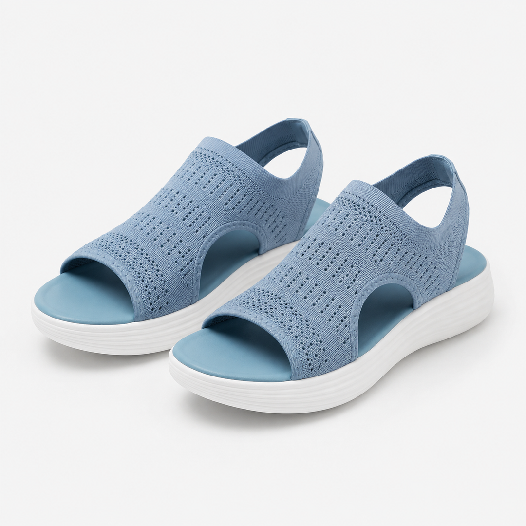 Sandali con piattaforma e design aperto