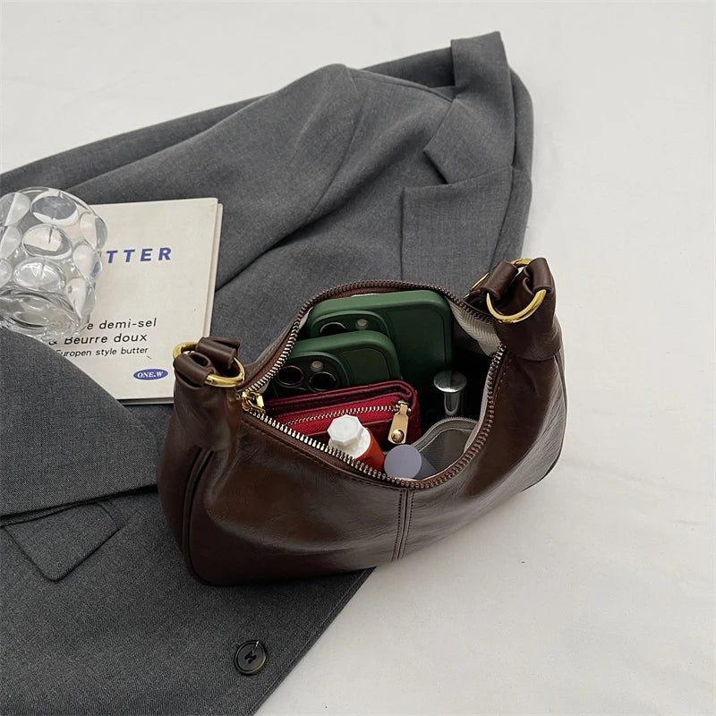 Piccola borsa elegante con un aspetto liscio