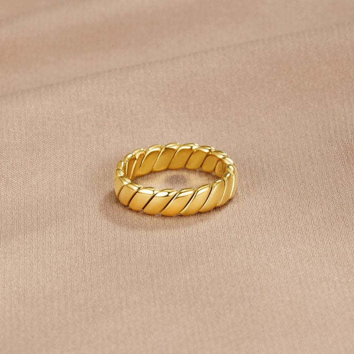 Anello Calira con motivo dell&