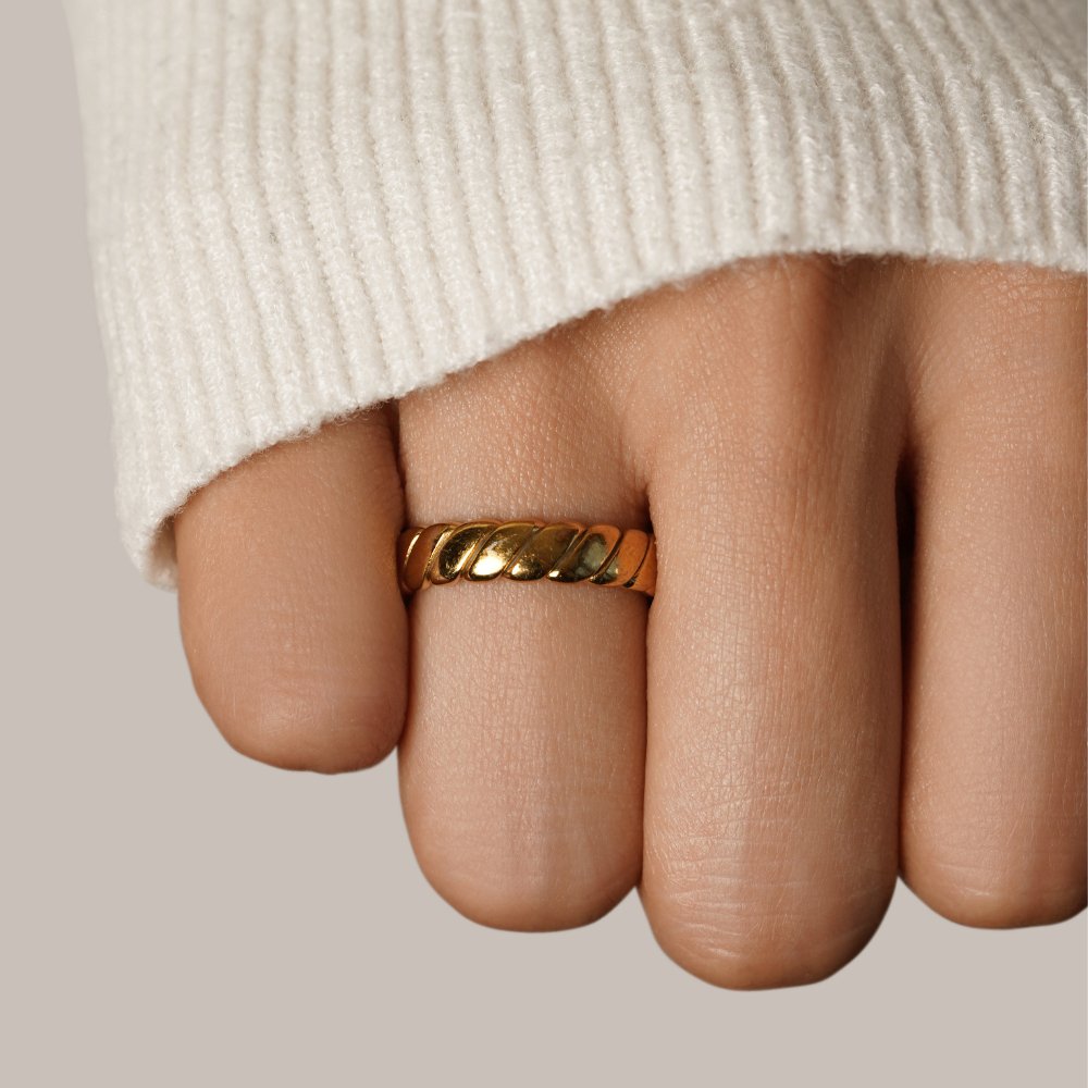 Anello Calira con motivo dell&