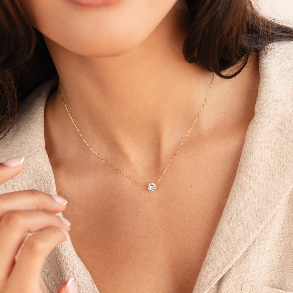 Collana delicata con dettaglio rotondo lucido