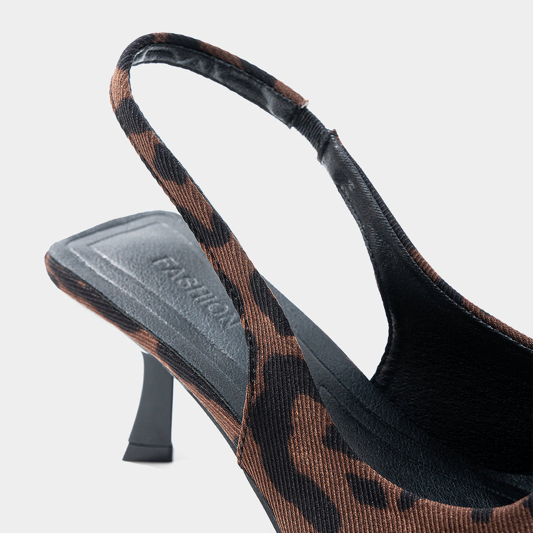 Scarpe a punta in caramello con motivo leopardato