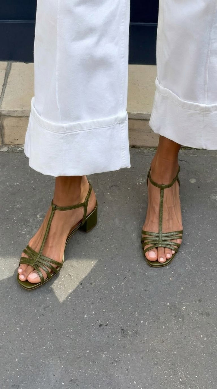 Sandali con aspetto metallico e tacco