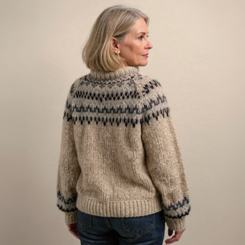 Maglione intrecciato in tonalità terrose con motivo sul colletto