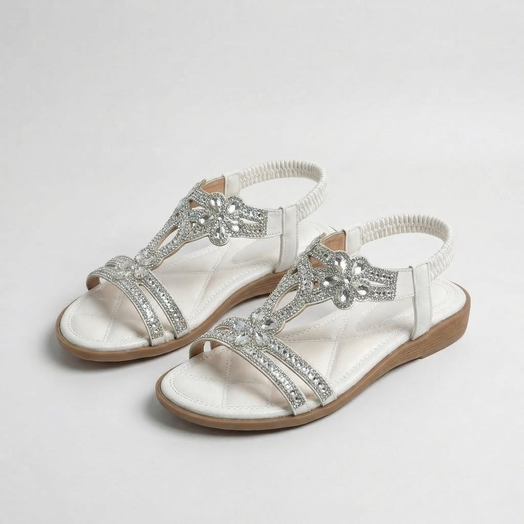 Eleganti sandali bassi con dettagli delicati