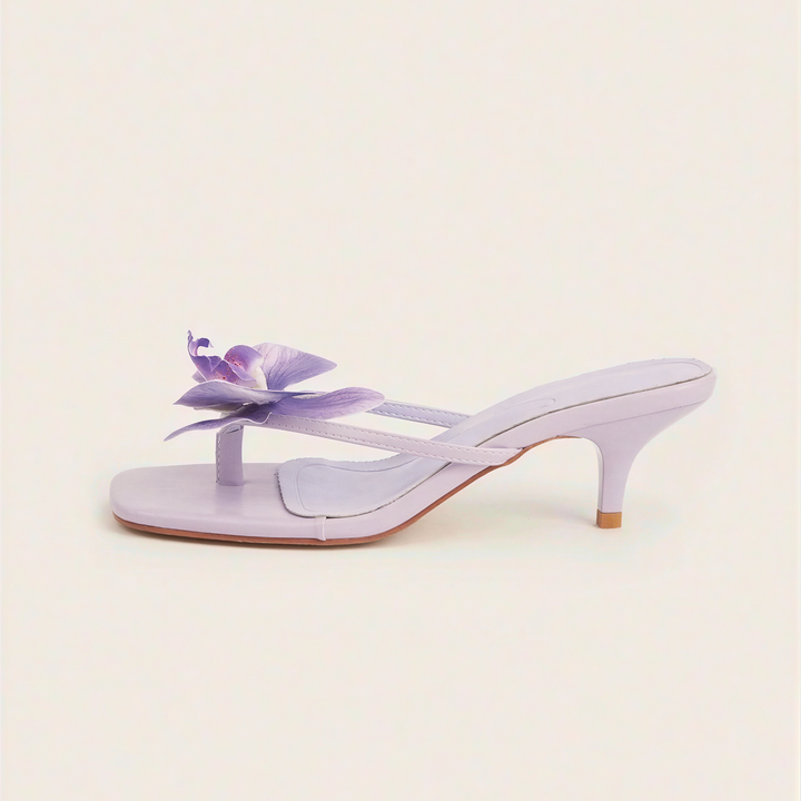 Sandali mule lilla con fiore e tacco basso