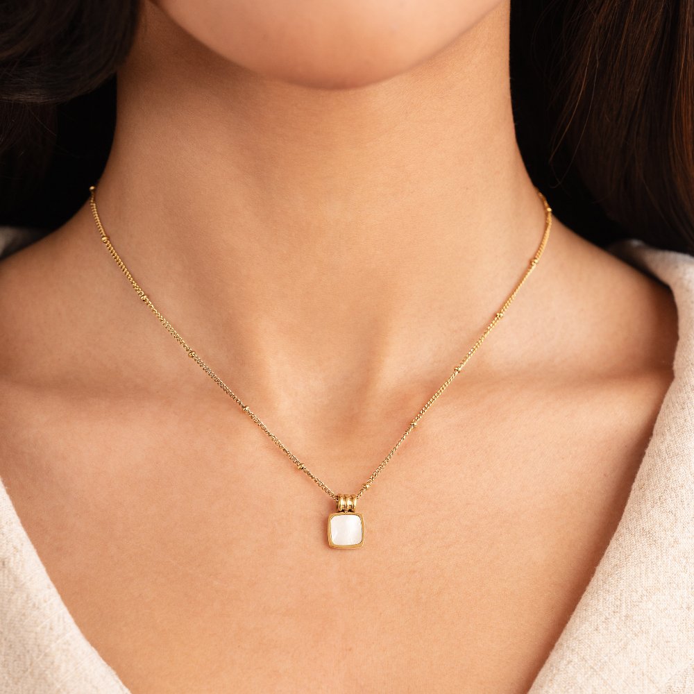 Collana Lucia con pendente in conchiglia bianca