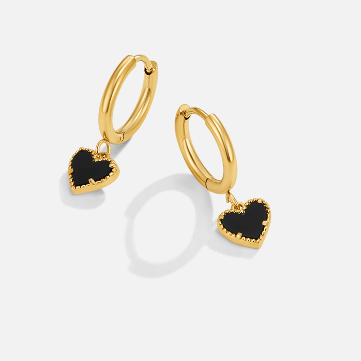 Orecchini circolari dorati con cuori