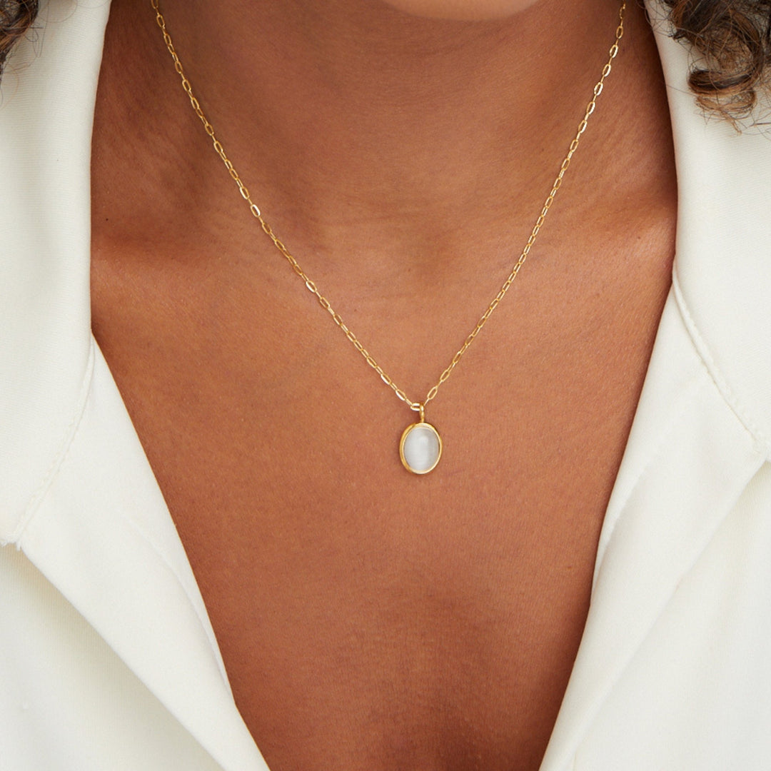 Collana con dettaglio lucido bianco